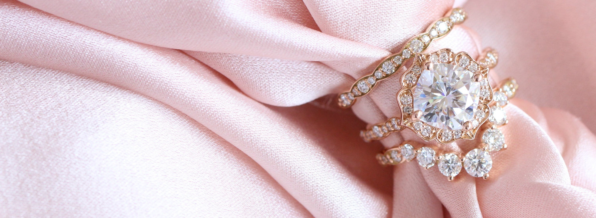 Wedding top rings cushion