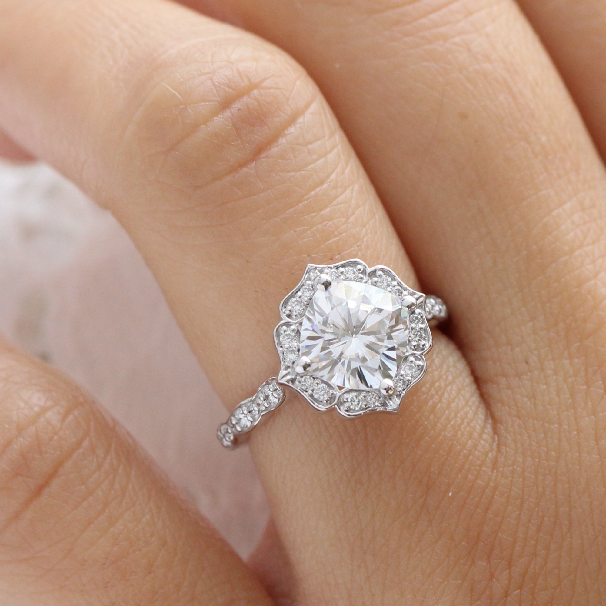 Large Moissanite Diamond Engagement Ring 14K White Gold Vintage Halo, image size:2000x2000