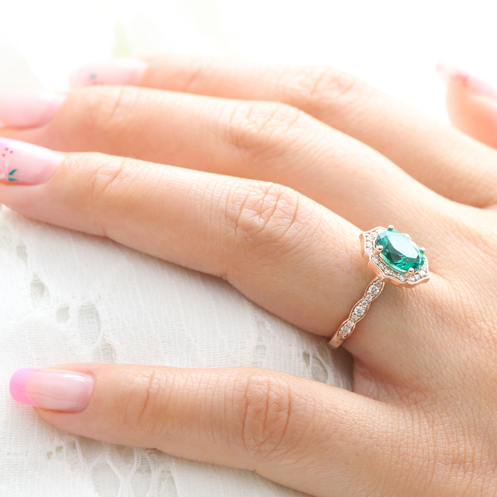 Emerald stone with diamond rings discount