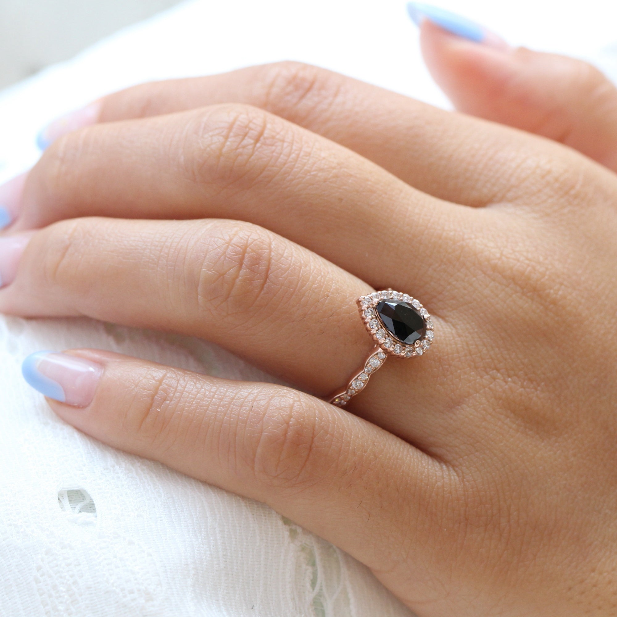 Bezwaar microfoon verwijderen Natural Pear Black Diamond Engagement Ring Rose Gold Halo Diamond Ring | La  More Design