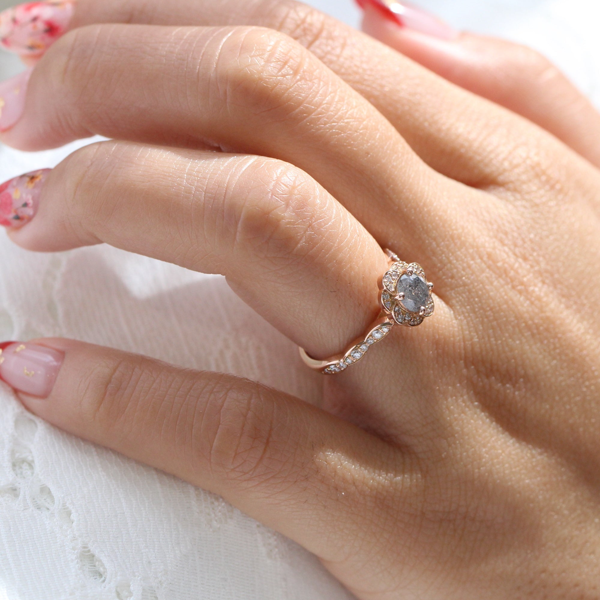 Zware vrachtwagen Mus oppervlakte Grey Diamond Engagement Ring in Rose Gold Vintage Style Floral Ring | La  More Design