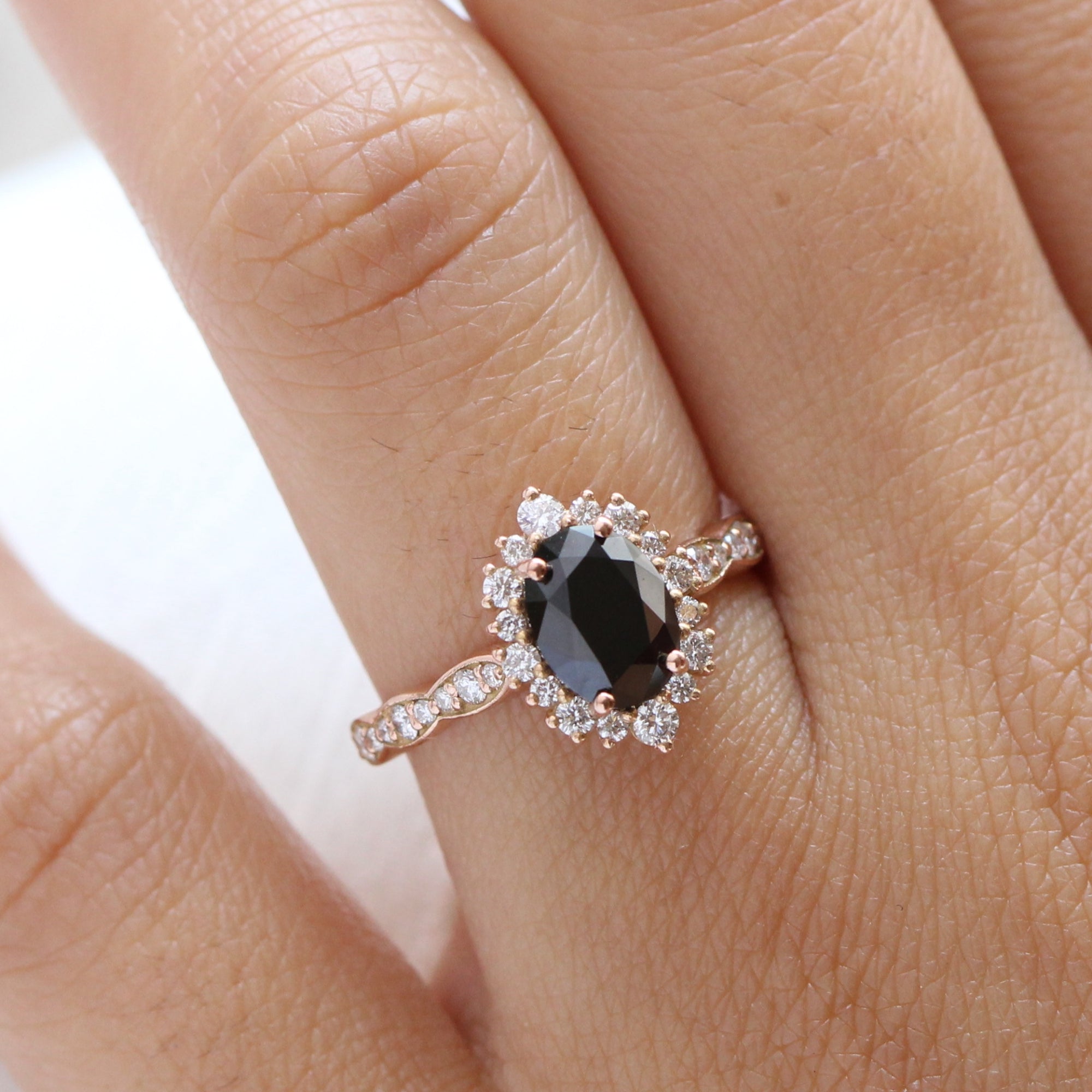 Lichaam uitvinden Wolk Black Diamond Engagement Ring Rose Gold Cluster Halo Diamond Oval Ring | La  More Design