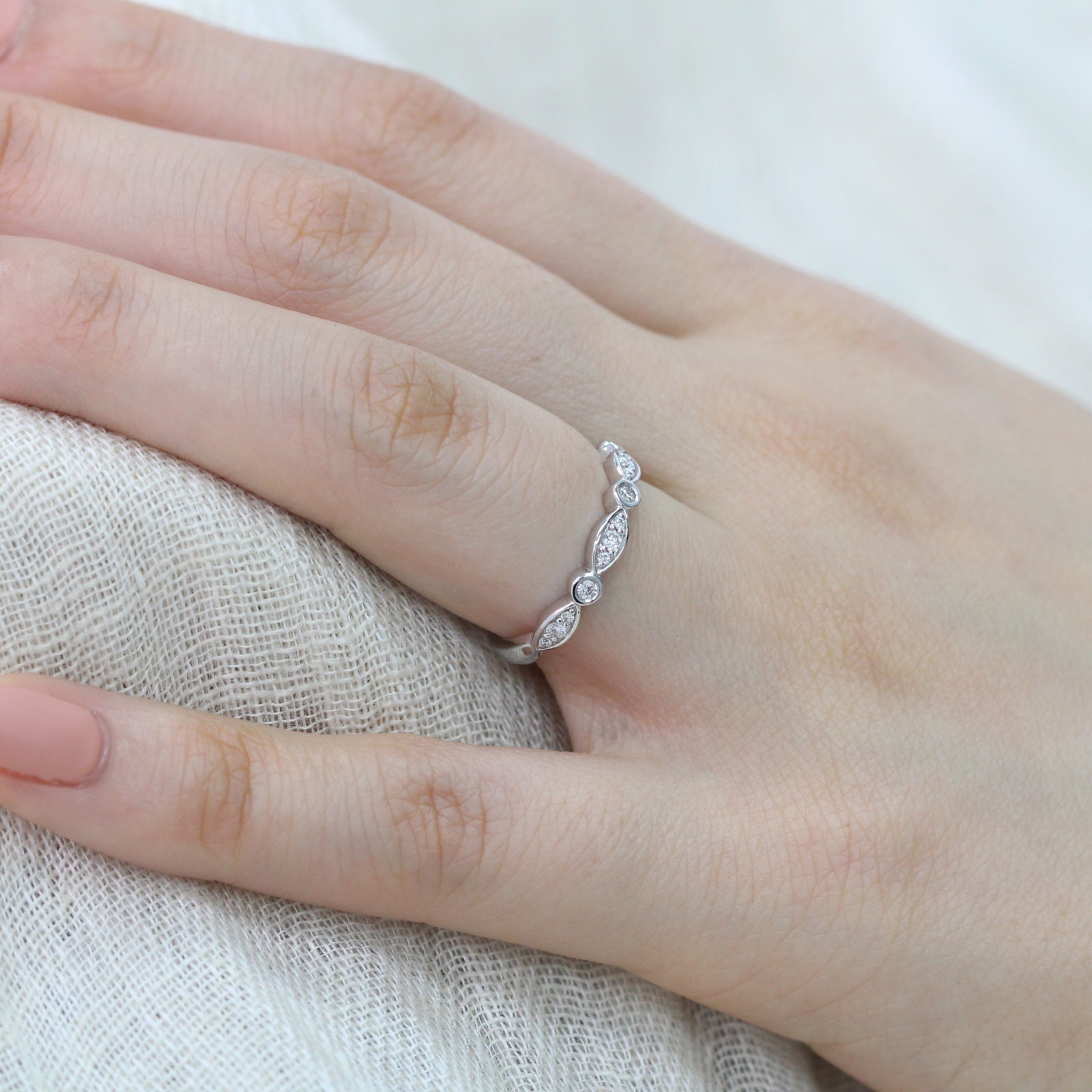 Bezel Diamond Wedding Ring in 14k White Gold Scalloped Band, Size 6.5