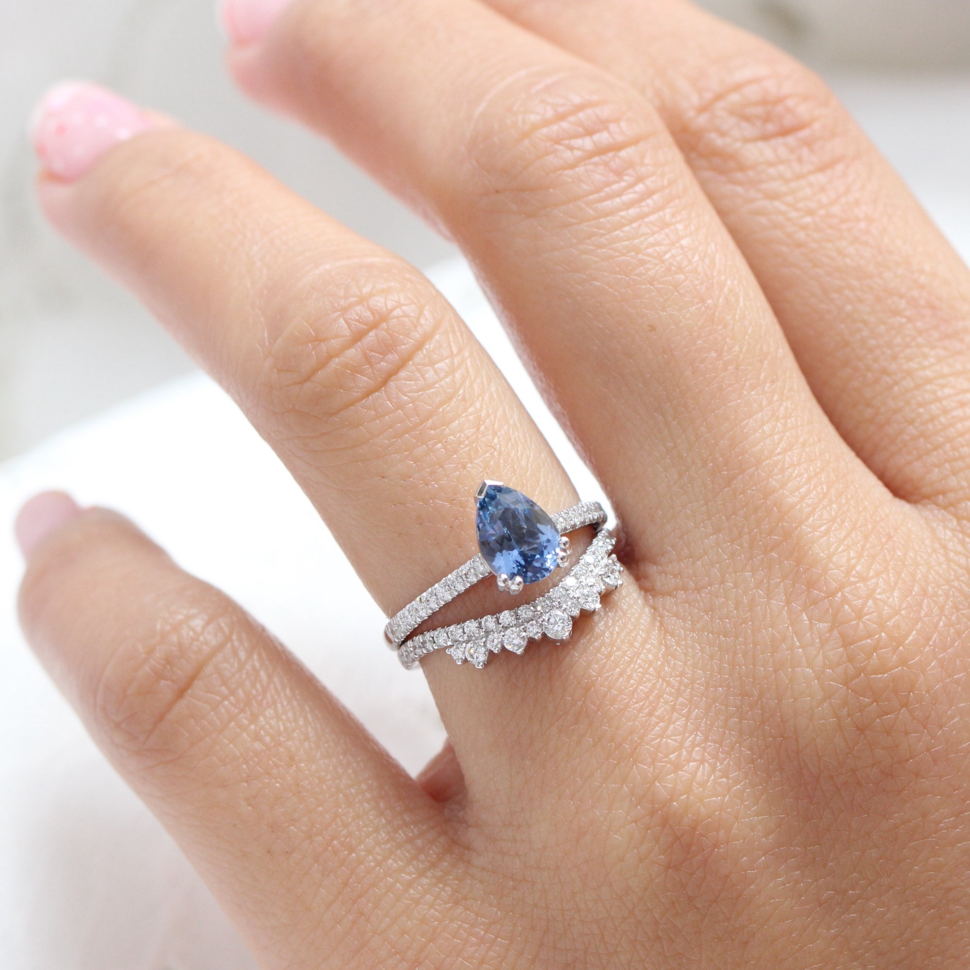 Pear shaped sapphire and diamond ring Outlet
